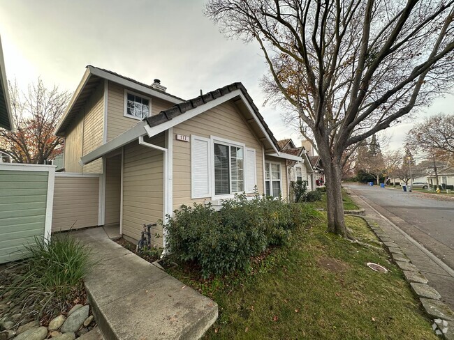 Building Photo - Folsom 3/2 in Gated Woodbridge Community Rental