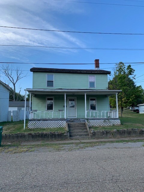 front of home - 207 Sherman St House
