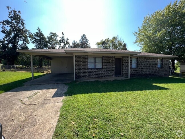 Building Photo - 3 Bed 1.5 Bath House Total Electric.