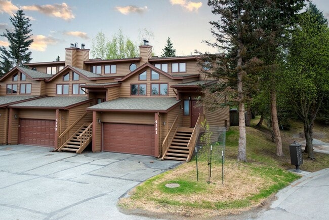Building Photo - DeLong Lake Condo