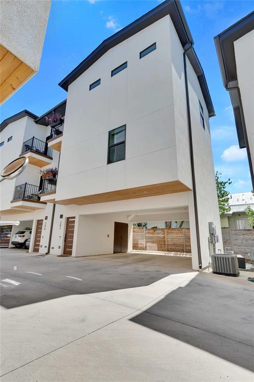 1128 Chicon St Unit 201