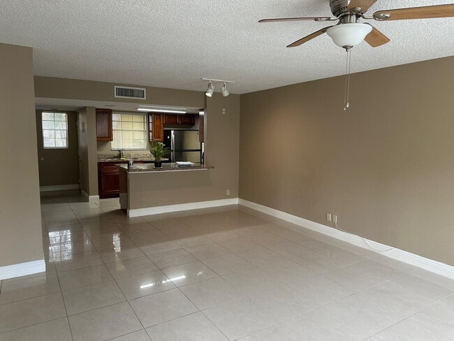 Building Photo - 6283 La Costa Dr Unit D