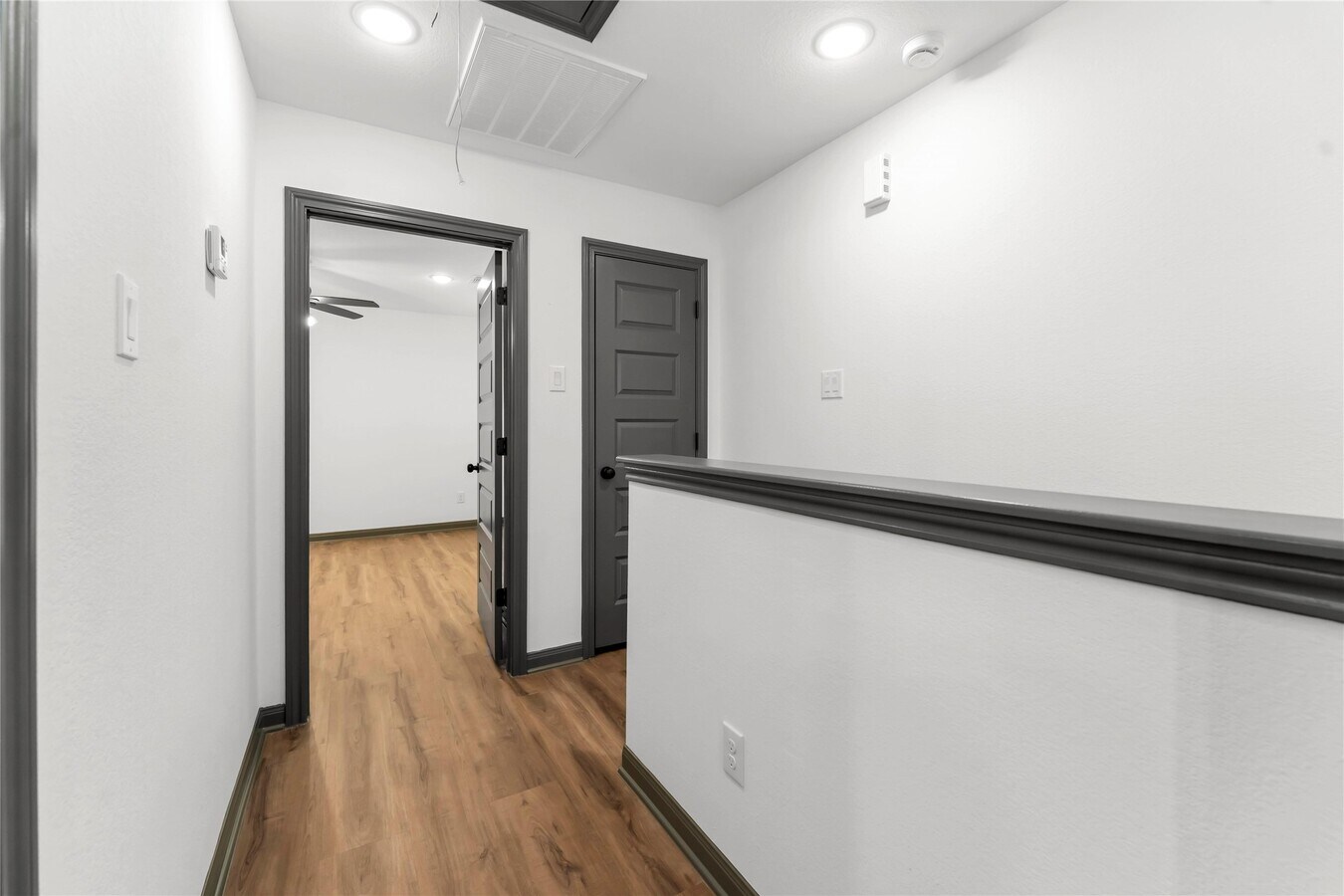 Photo - 7987 Chateau St