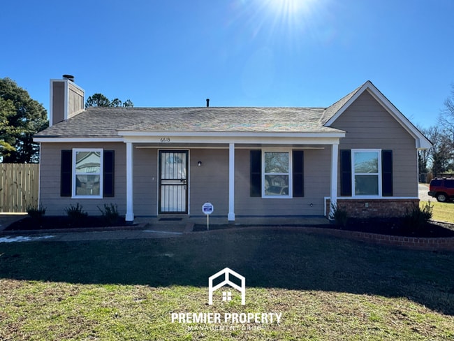 Building Photo - Cozy 3BR Memphis Home w/ Vaulted Ceilings, Fireplace & Fenced Backyard