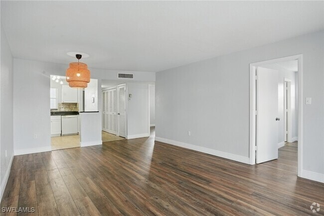 Building Photo - 170 Turtle Lake Ct Unit 301 Rental