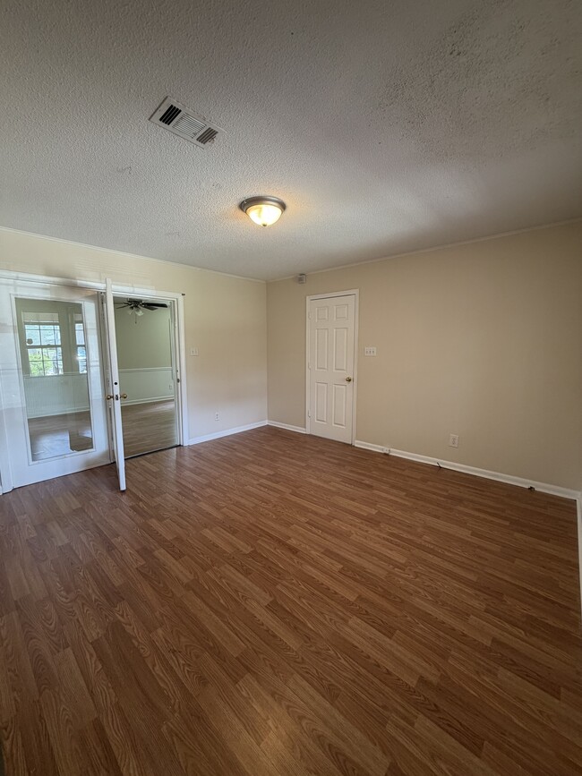 Photo - 106 Scarborough Rd