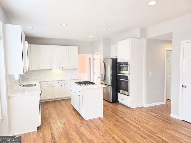 Photo - 641 Olde Ivy Way