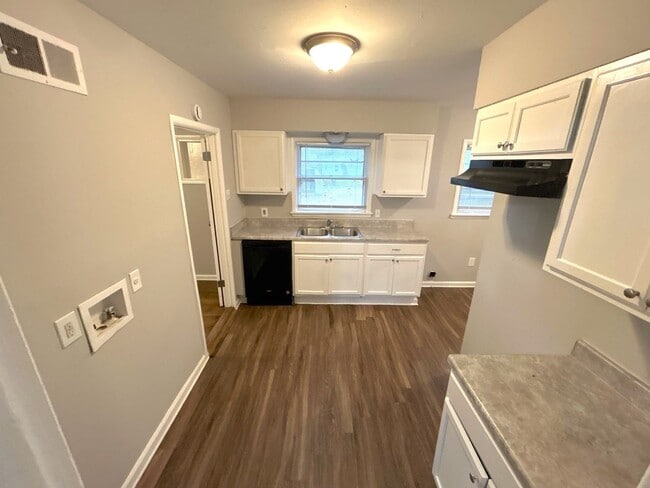 Photo - 3156 Clarendon Rd