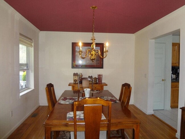 Photo - 108 Meriwill Ln
