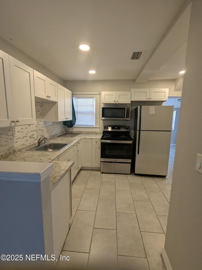 Photo - 1053 Kenmore St