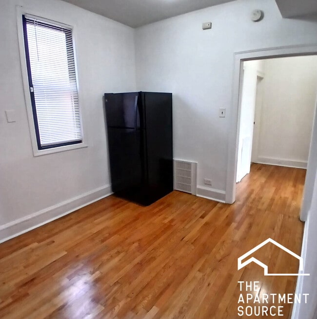 Photo - 4808 W Barry Ave Unidad 2W