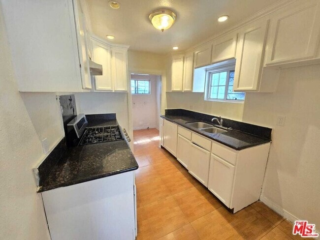 Building Photo - 1413 W 99th St Rental