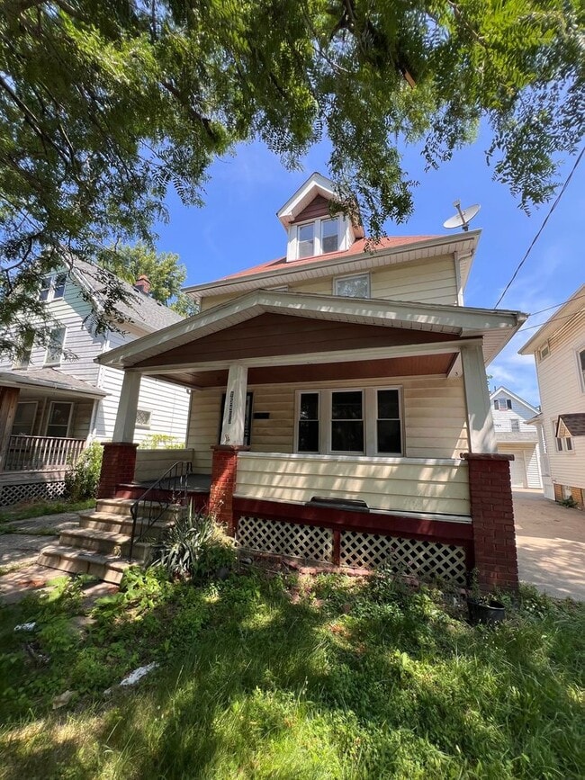 Building Photo - 15403 School Ave