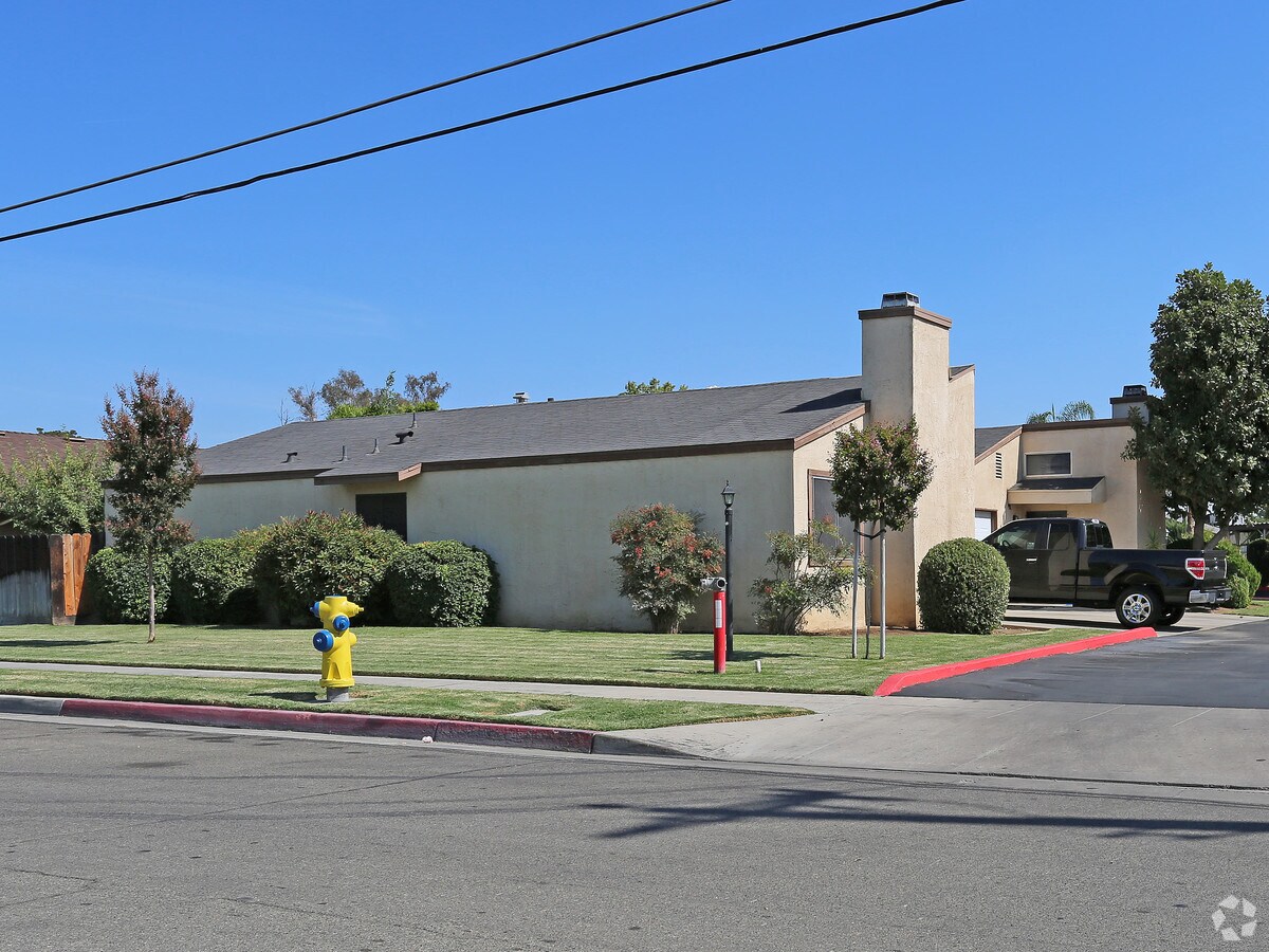 Photo - Sylmar Court Apartments