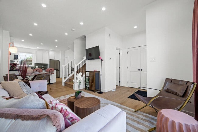 Building Photo - 11021-11155 155 St NW