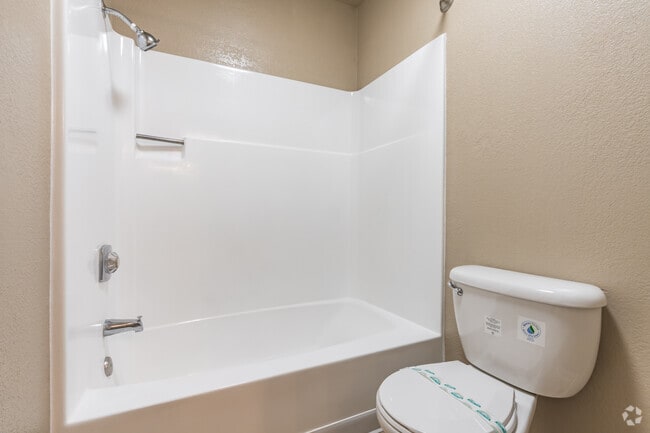 2BR, 1BA - 875SF - Bathroom - The Meridian
