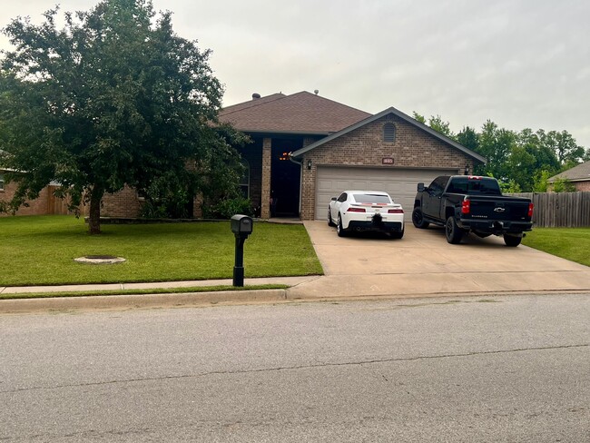 Photo - 1605 Abraham Dr House