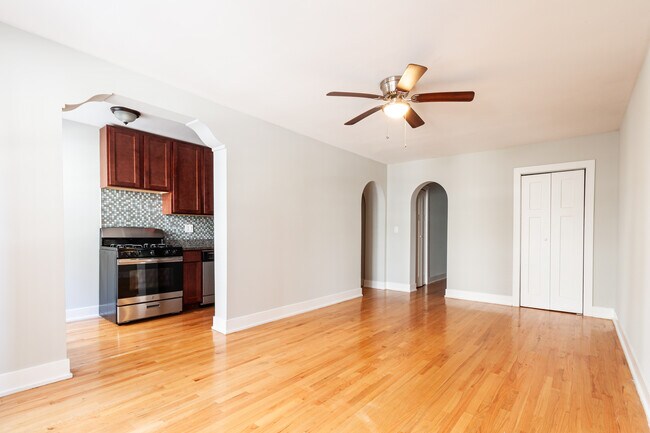 435 W Roscoe St Unit 2