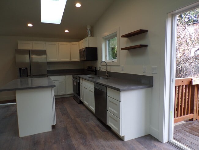 Photo - 1400 Dollar St