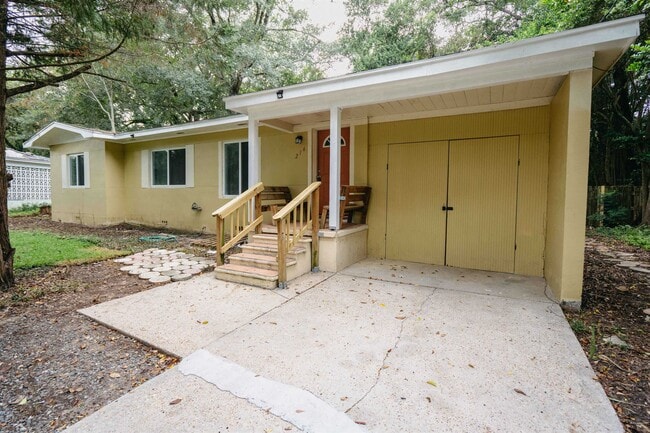 Photo - 216 Edwards St