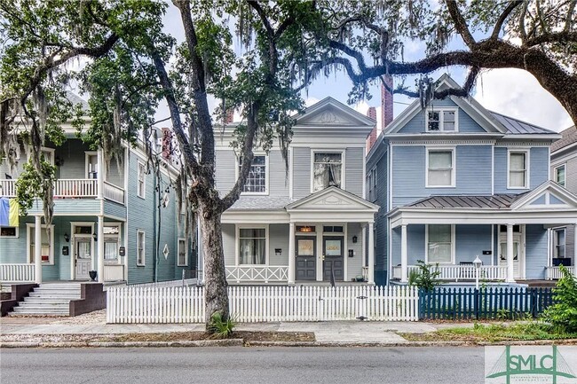 Building Photo - 3 BED | 1 BATH | BACK PORCH | WALK TO SCAD ARNOLD HALL & WALLIN HALL