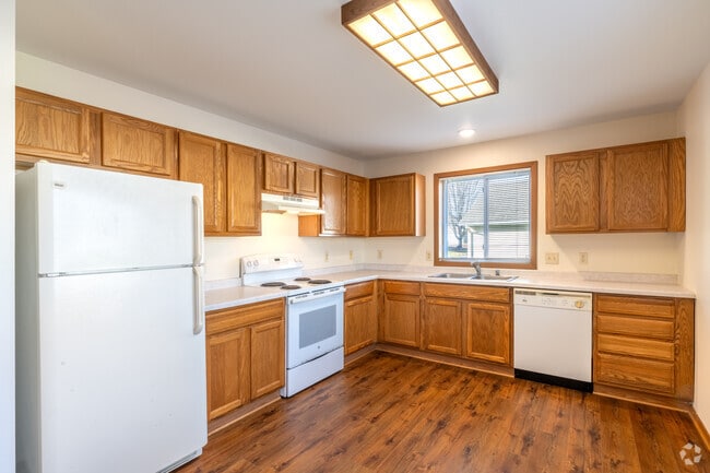 2BR, 1BA - 950SF - Renovated - Kitchen