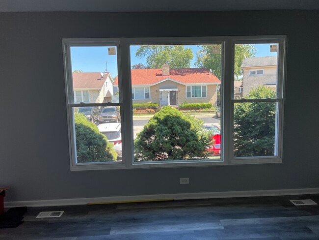 Photo - 385 Dover Ln