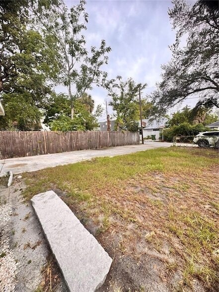 Photo - 209 W Emily St