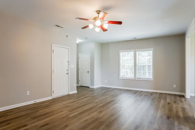 Photo - 402 Star Ruby Dr