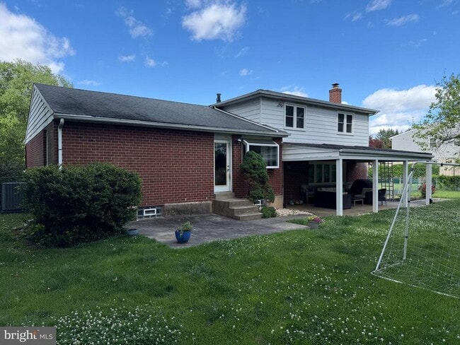 Photo - 806 Warfield Ln