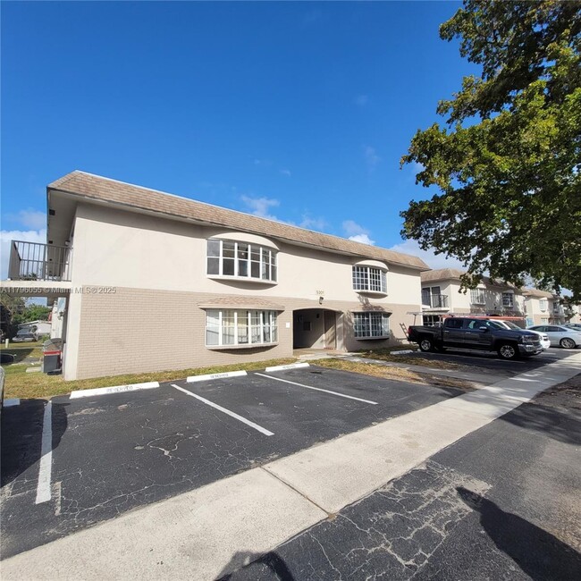 Photo - 5316 NW 18th Ct Condo Unit 4H