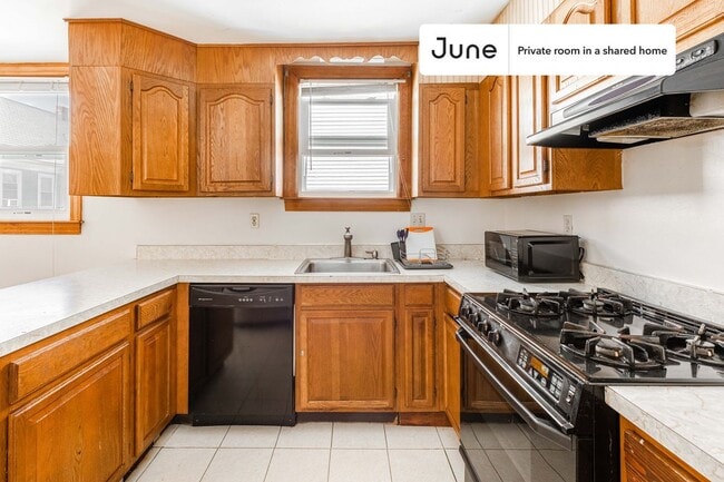 Photo - Room in Shared 5 bed/1 bath home Unit A