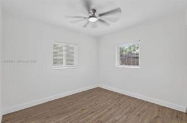Photo - 540 NE 61st St