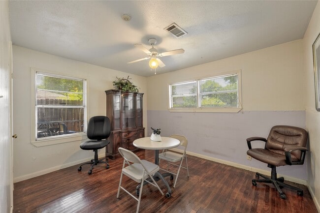 Photo - 3627 Thistle St