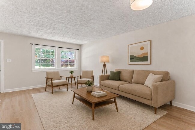 Photo - 104 W Annandale Rd