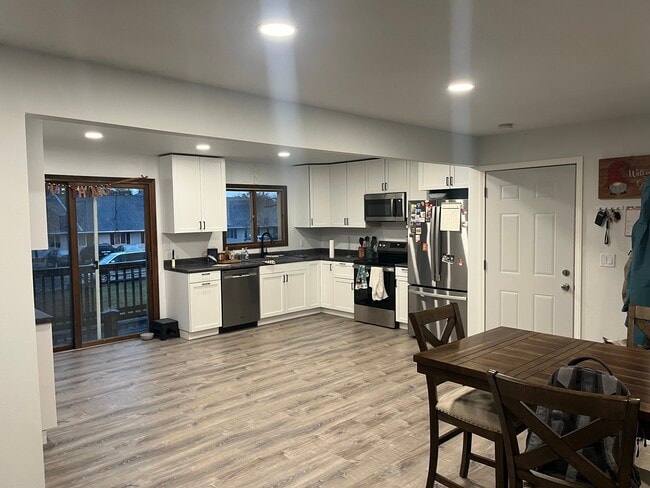 Building Photo - 107 11th Ave S