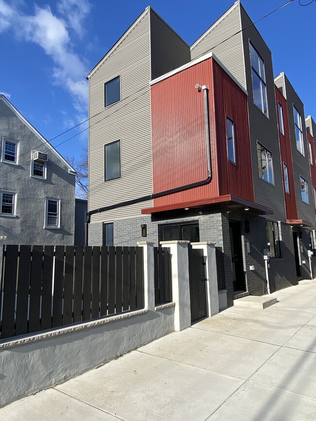 Photo - 3406 Conrad St