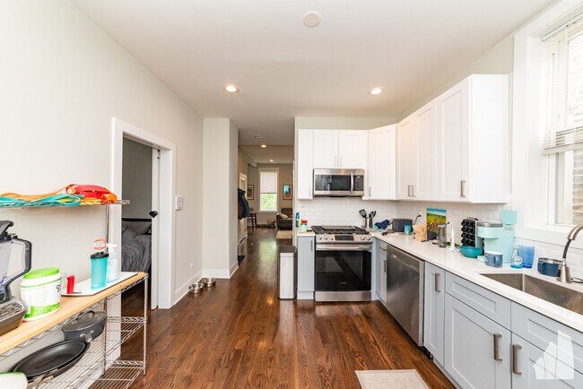 Photo - 2145 W Webster Ave Unidad 3