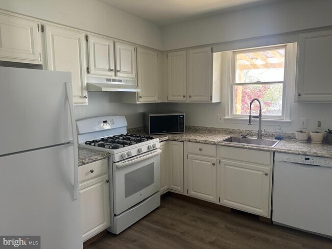 Photo - 223 E 8th Ave