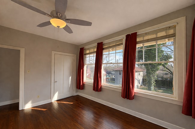 Photo - 3219 W Markham St