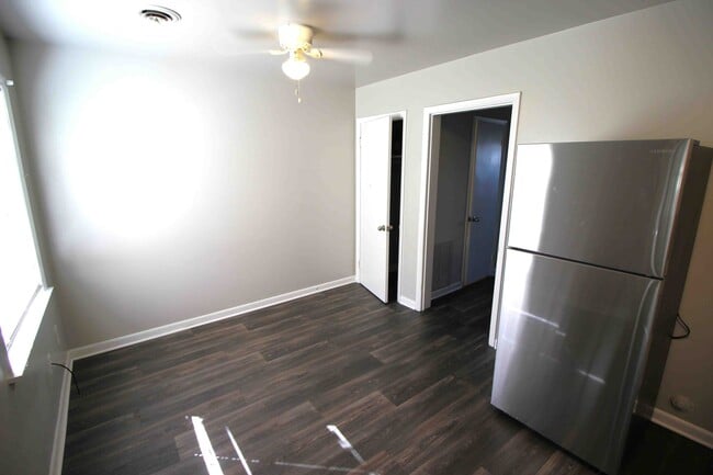 Rosedale Townhome Eat in Kitchen