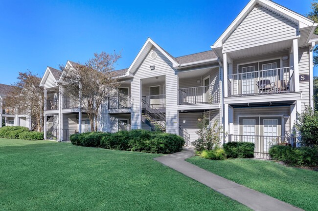 BEAUTIFUL LANDSCAPING - Willow Park Apartments