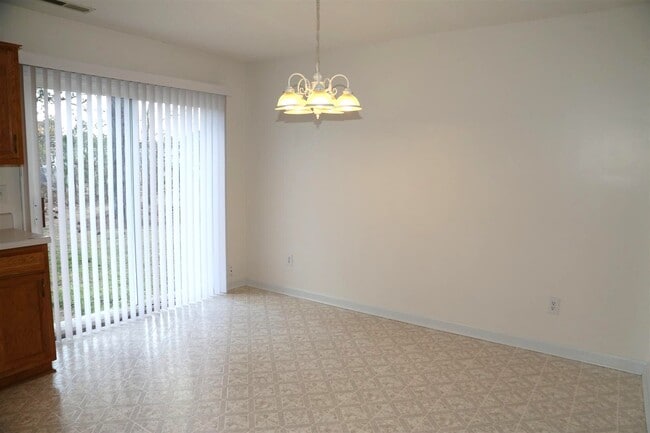 Photo - 103 W Ivybridge Dr