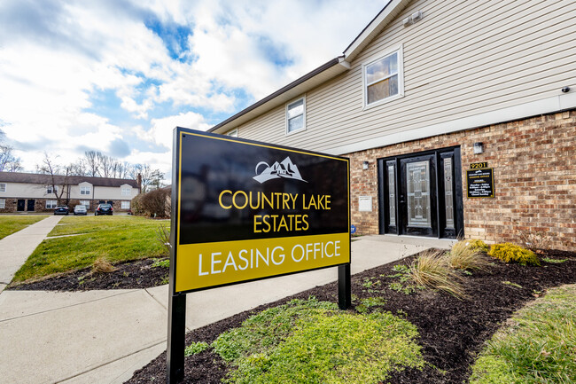 Building Photo - Country Lake Estates Rental