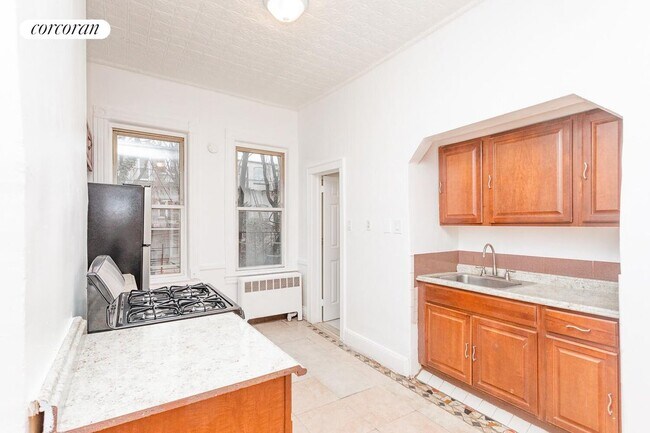 Photo - 300 Stanhope St