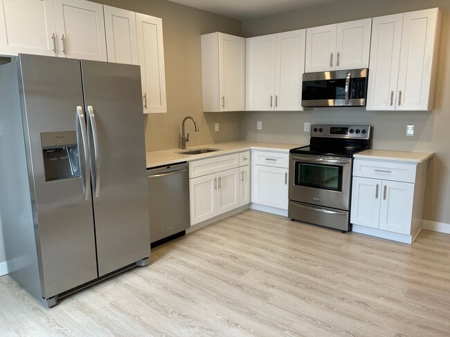 Building Photo - 145 Dupont St