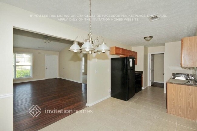 Photo - 1507 Locomotive Dr NE