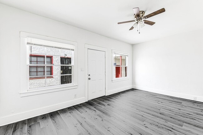 Photo - 1045 E 4th St Unidad 12