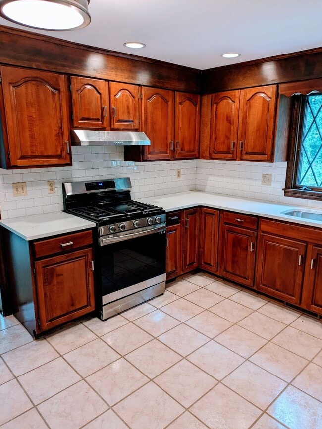 Photo - 867 Shaker Rd