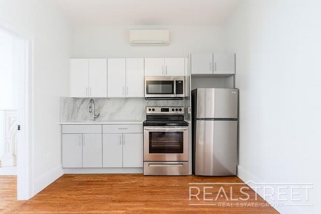 Photo - Spacious Modern 2BR in Bed-Stuy | Prime Willoughby & Marcy Location Unidad 1